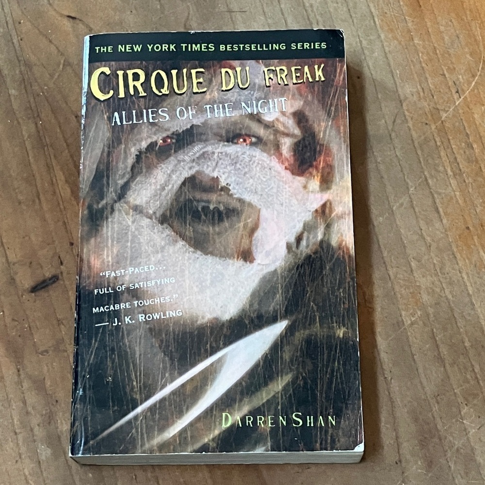 Cirque Du Freak Book 8 Allies of the night vintage 2006 paperback - Darren Shan